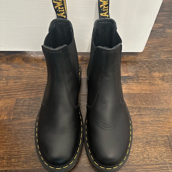Dr. Martens 2976 Chelsea Boots Black Leather 7 US Men / 8 US Women Doc Martens - Picture 2 of 6